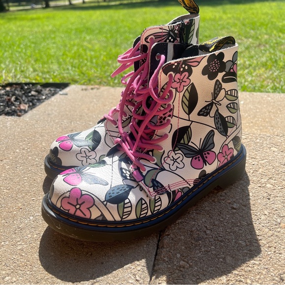 Dr. Martens color changing Floral Boots - Picture 7 of 7